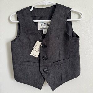 NWT Children’s Place 12-18 month baby boys dark grey vest